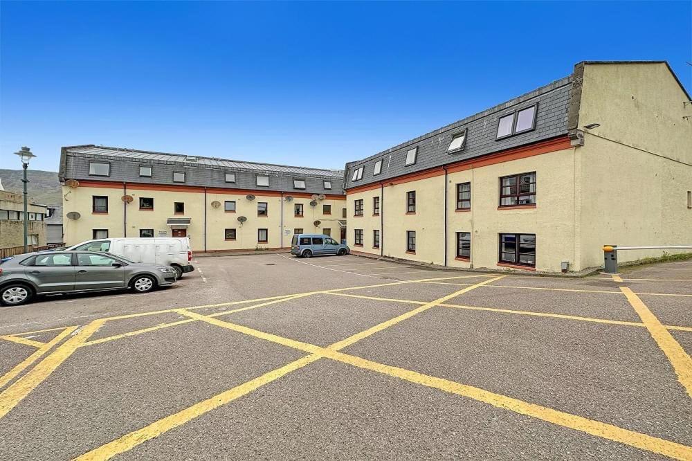 Waverley Court Fort William Luaran gambar
